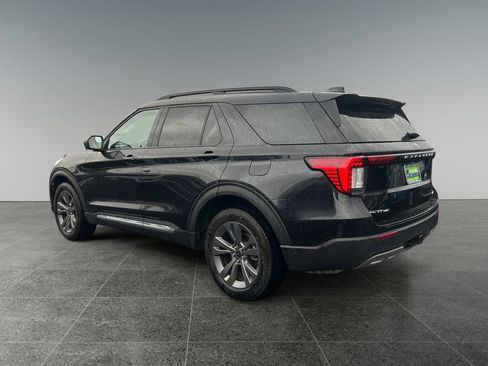 Used 2025 Ford Explorer Active w/ Active Comfort Package image 4