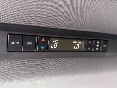 Used 2023 Toyota Sienna XSE FWD image 26