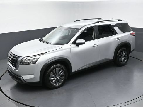 Used 2025 Nissan Pathfinder SV AWD/4WD image 5
