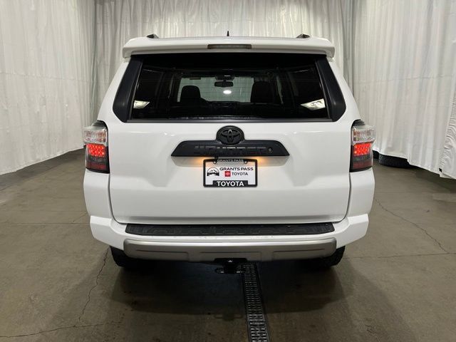 Used 2017 Toyota 4Runner TRD Off-Road Premium AWD/4WD image 4