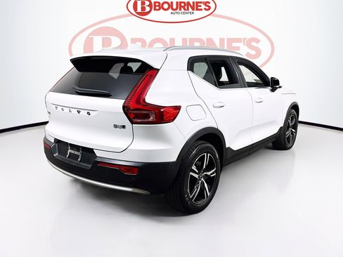 Used 2023 Volvo XC40 B5 Plus AWD/4WD image 11