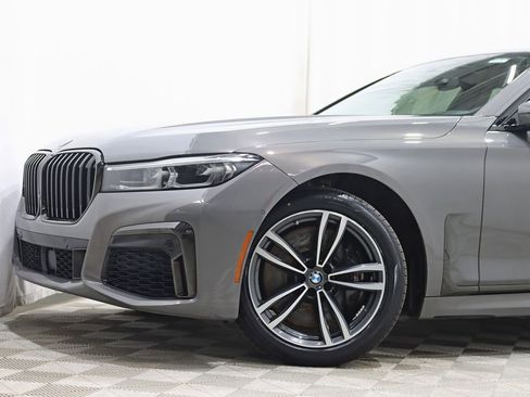 Used 2022 BMW 750i xDrive w/ Executive Package AWD/4WD image 2