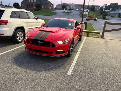 Used 2015 Ford Mustang Coupe RWD image 1