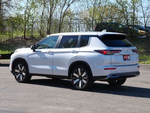 Used 2025 Mitsubishi Outlander SE AWD/4WD image 4