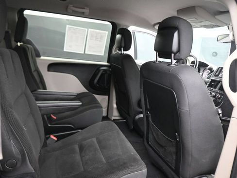 Used 2018 Dodge Grand Caravan SE w/ UConnect Hands-Free Group FWD image 44