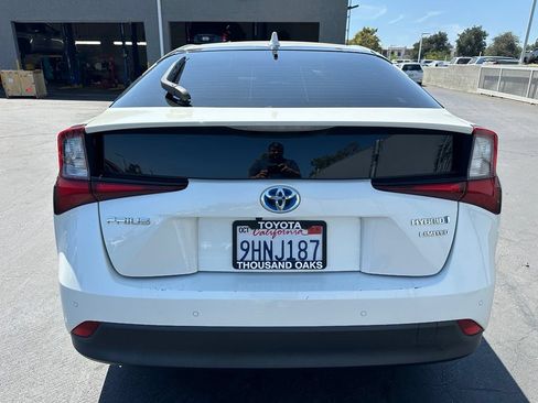 Used 2020 Toyota Prius Limited w/ Premium Convenience Package FWD image 3