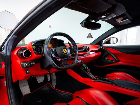 Used 2020 Ferrari 812 Superfast RWD image 78