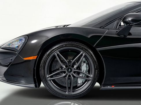 Used 2019 McLaren 570S Spider image 24