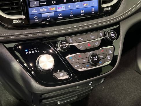 New 2026 Chrysler Pacifica Select image 23