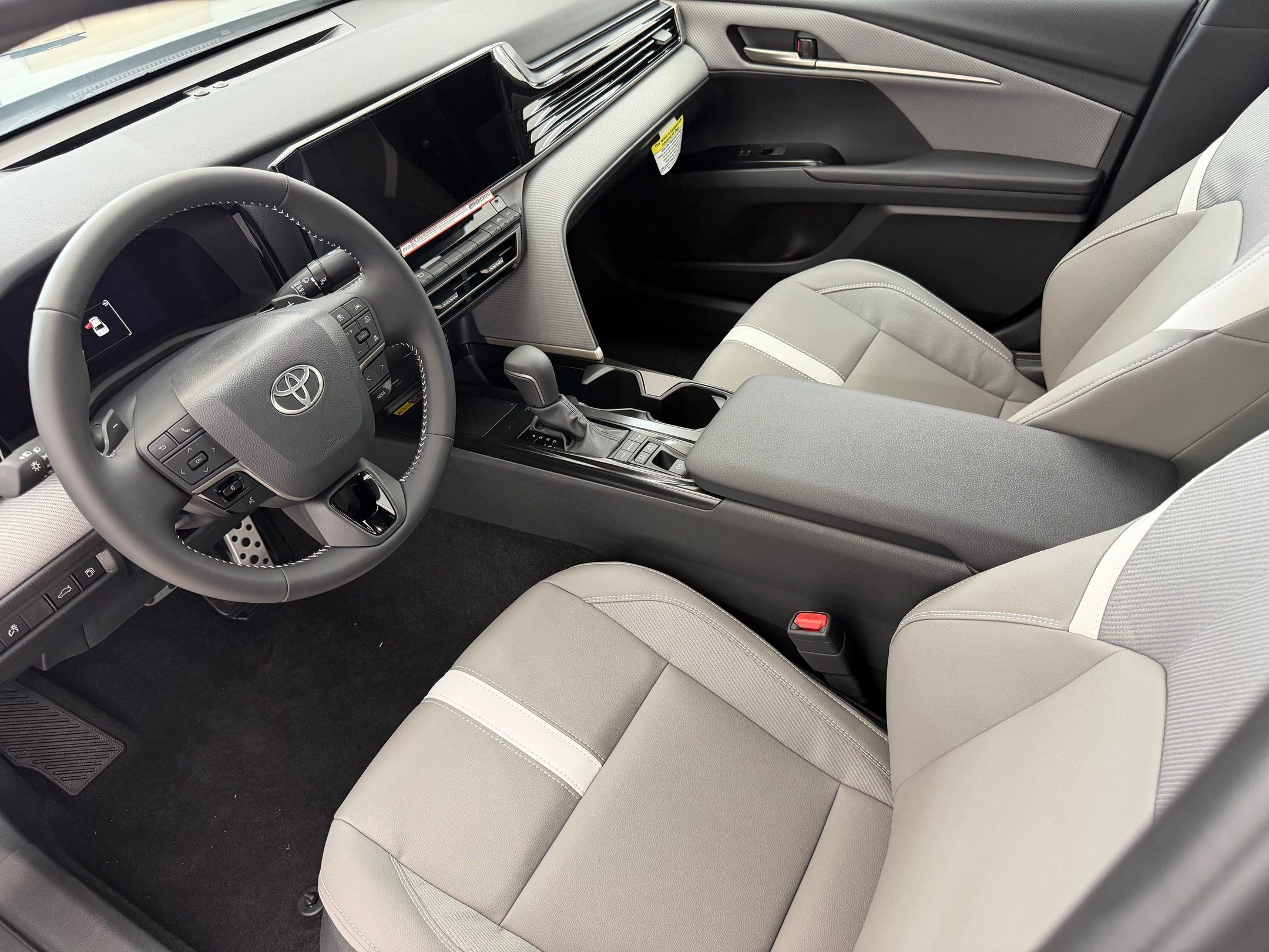 Used 2026 Toyota Camry SE w/ Multimedia Upgrade Package FWD image 4