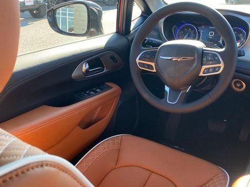 New 2026 Chrysler Pacifica Pinnacle image 38