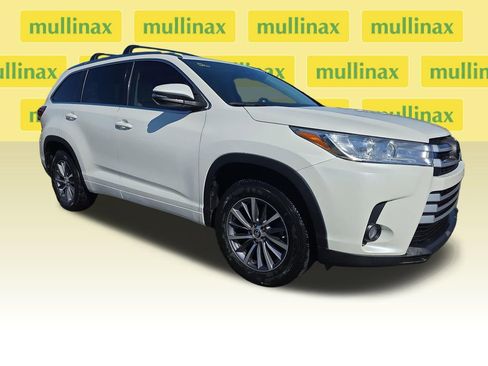 Used 2018 Toyota Highlander XLE w/ Carpet Mat Package (TMS) FWD image 1