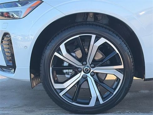 Used 2025 Volvo XC60 B5 Ultra w/ Protection Package Premier image 5