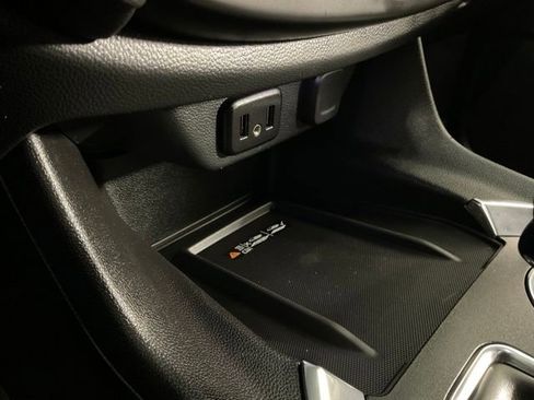 Used 2023 Chevrolet Traverse LT FWD image 24