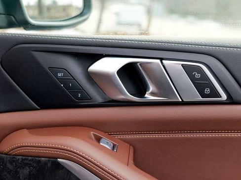 Used 2023 BMW X7 xDrive40i w/ Premium Package image 38