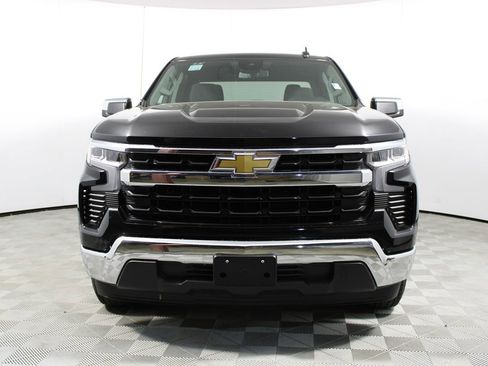 Used 2025 Chevrolet Silverado 1500 LT image 2
