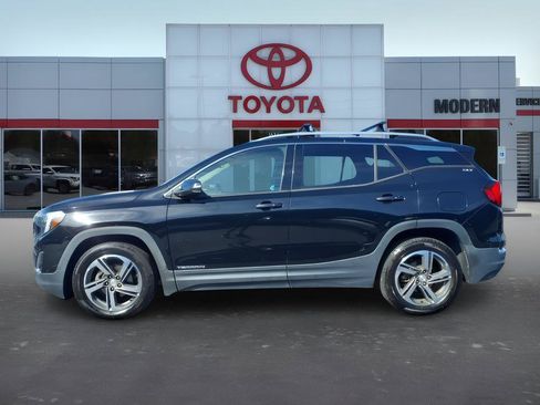 Used 2019 GMC Terrain SLT w/ Preferred Package FWD image 2