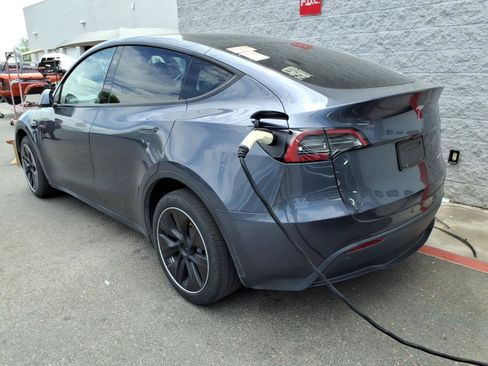 Used 2023 Tesla Model Y AWD image 2