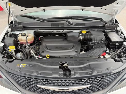 Used 2022 Chrysler Voyager LX FWD image 50