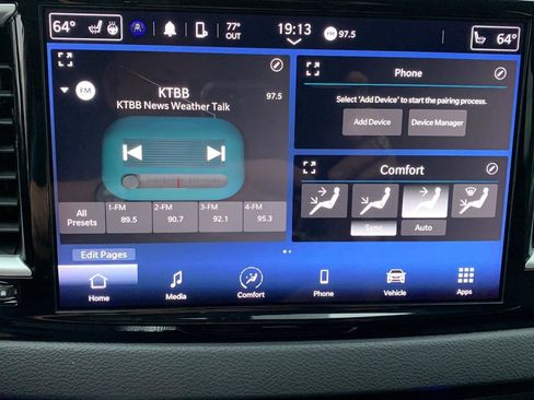 Used 2024 Chrysler Pacifica Touring-L FWD image 7