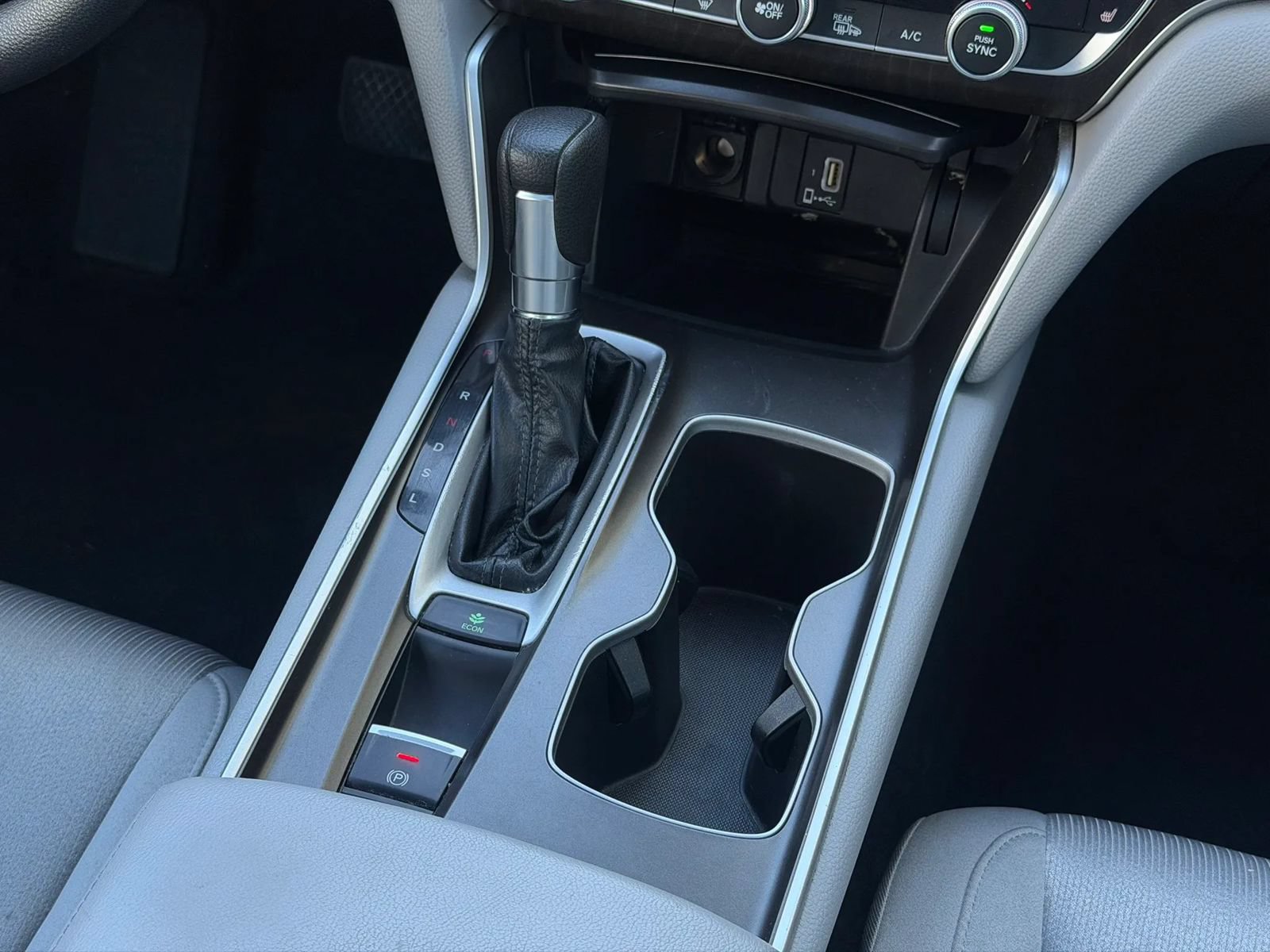 Used 2018 Honda Accord EX image 22