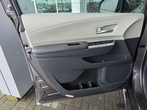 Used 2021 Toyota Sienna XLE w/ XLE Plus Package AWD/4WD image 21