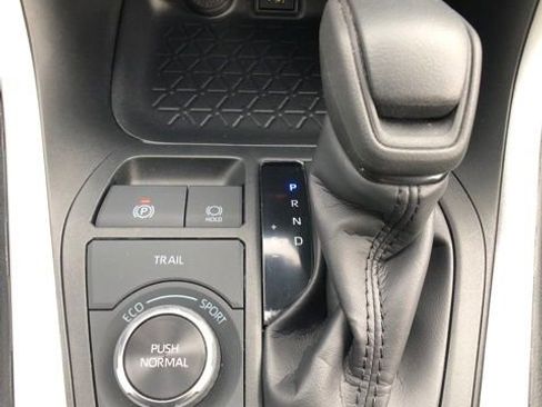 Used 2025 Toyota RAV4 XLE image 19