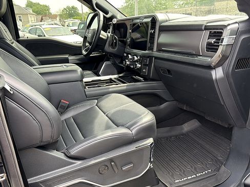 Used 2025 Ford F350 Platinum w/ FX4 Off-Road Package AWD/4WD image 29