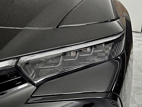 Used 2024 Toyota Crown Limited image 9