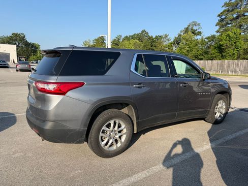 Used 2021 Chevrolet Traverse LS FWD image 4