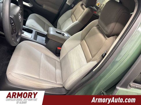 Used 2022 Nissan Frontier SV w/ Technology Package image 11