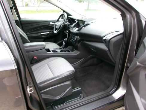 Used 2018 Ford Escape SE w/ SE Sport Appearance Package image 8