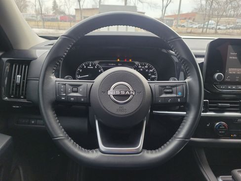 Used 2024 Nissan Pathfinder SV image 18