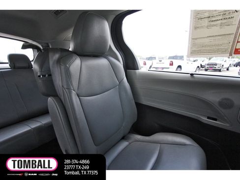 Used 2022 Toyota Sienna XLE FWD image 12