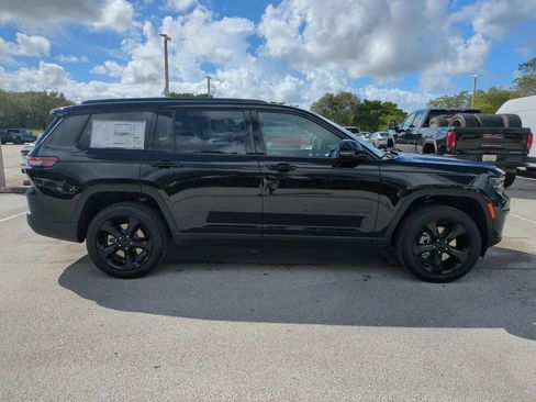 New 2025 Jeep Grand Cherokee L Limited w/ Luxury Tech Group II AWD/4WD image 4