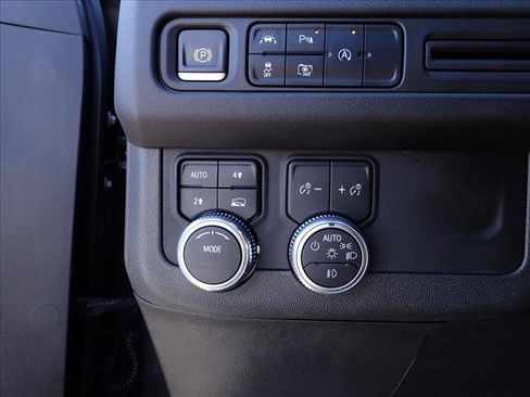 Used 2023 GMC Yukon XL SLT w/ SLT Luxury Package AWD/4WD image 19
