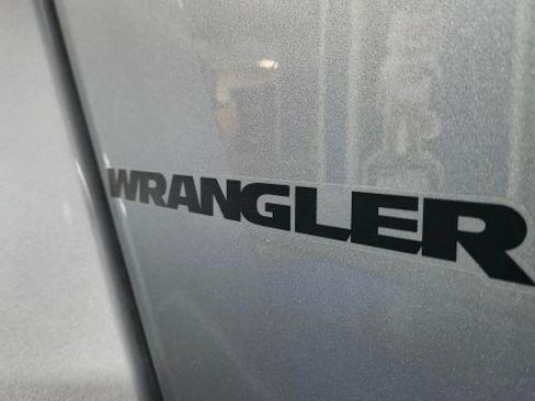 Used 2017 Jeep Wrangler Sahara AWD/4WD image 49