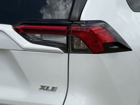 Used 2022 Toyota RAV4 XLE FWD image 7