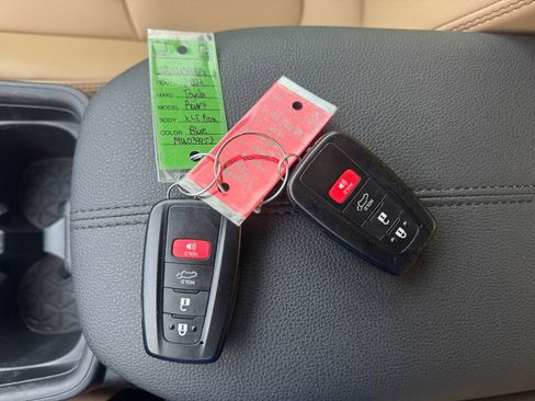 Used 2021 Toyota RAV4 XLE Premium image 36