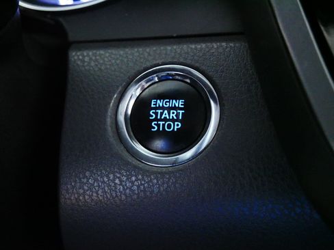 Used 2018 Toyota Camry XLE FWD image 31