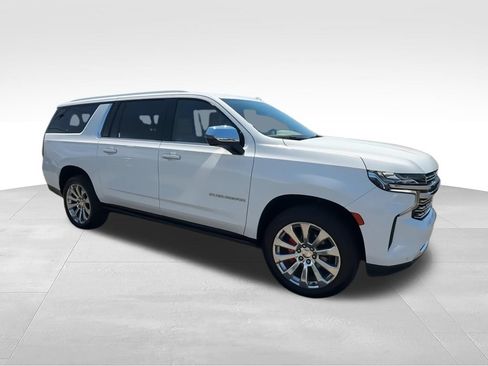 Used 2022 Chevrolet Suburban Premier AWD/4WD image 2