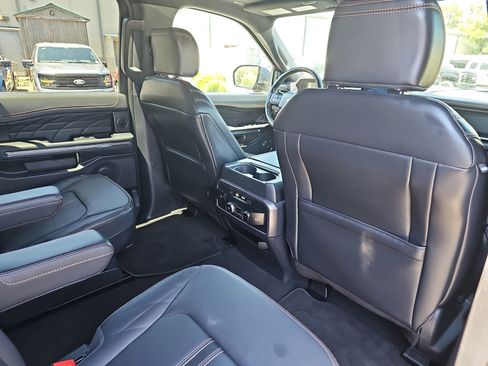Used 2024 Ford Expedition Platinum RWD image 11