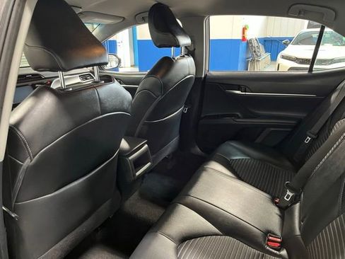 Used 2018 Toyota Camry SE FWD image 17