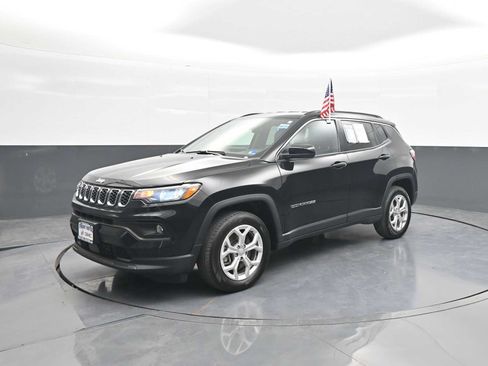 Used 2024 Jeep Compass Latitude AWD/4WD image 4