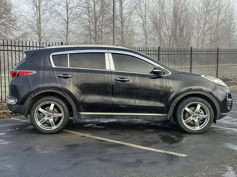 Used 2017 Kia Sportage SX image 3