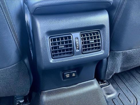 Used 2025 Toyota Camry SE FWD image 32