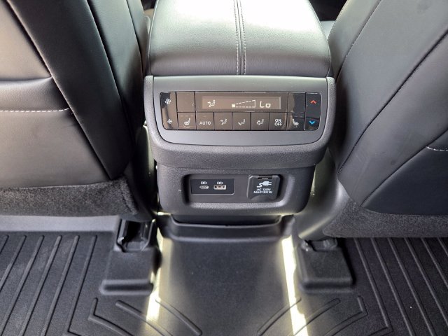 Used 2022 Nissan Pathfinder Platinum w/ Cargo Package AWD/4WD image 16