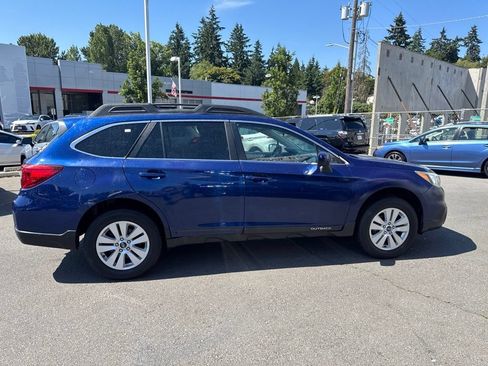 Used 2017 Subaru Outback 2.5i Premium AWD/4WD image 2