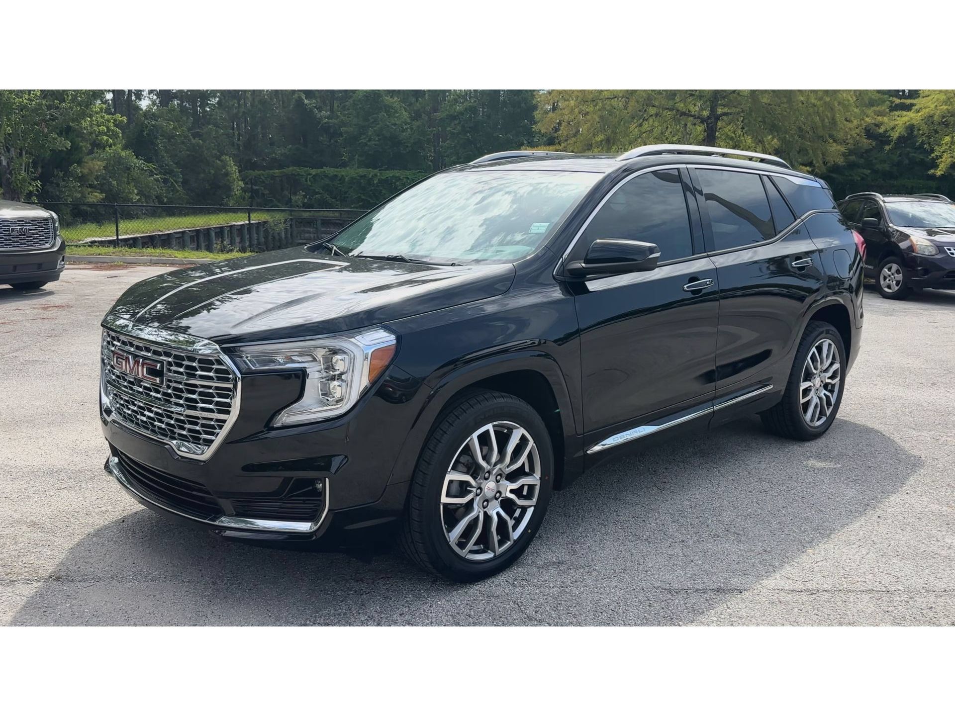 Certified 2024 GMC Terrain Denali w/ Denali Premium Package AWD/4WD image 4