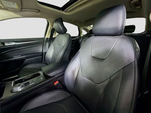Used 2019 Ford Fusion Titanium image 13